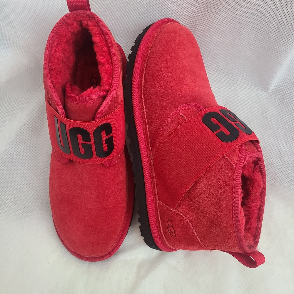 UGG Unisex Neumel ll Slipon in Red/Black Ankle Boots - Picture 1 of 7